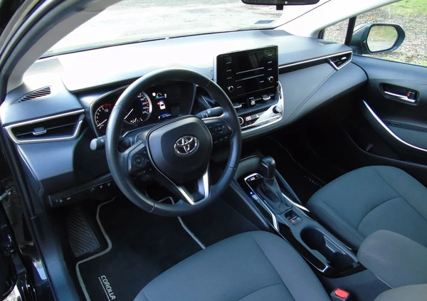 Toyota Corolla cena 76700 przebieg: 83000, rok produkcji 2019 z Chełmża małe 301